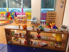 -抱抱熊托育中心(大悦城店)