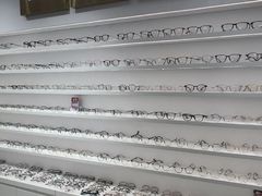 -美式眼镜·授权蔡司.依视路.尼康.豪雅.明月(南翔印象城店)