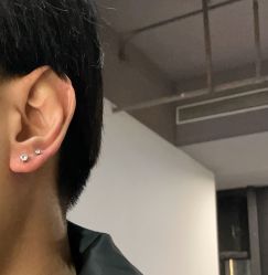-AI艾耳·专业手工耳洞·穿孔美学馆