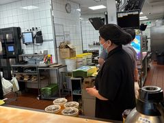 -麦当劳(展览路店)