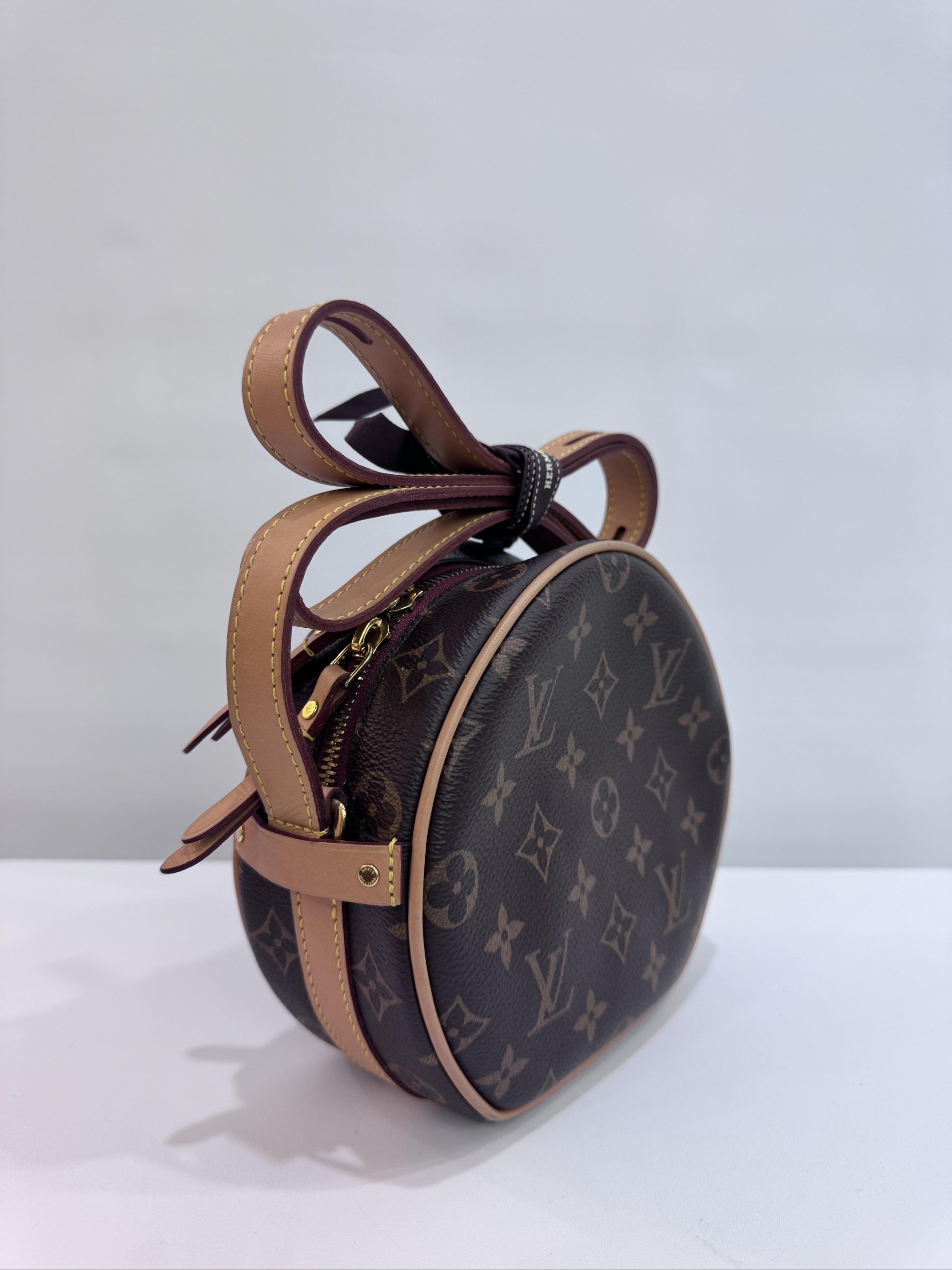 被lv圆饼包拿捏了!时尚氛围感拉满