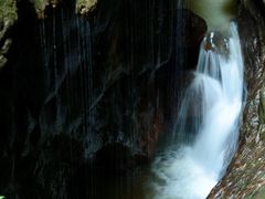 -龙水峡地缝景区