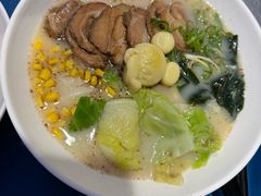 日式叉烧赞岐乌冬配黑蒜油猪骨汤-彗星餐厅(香港迪士尼乐园)