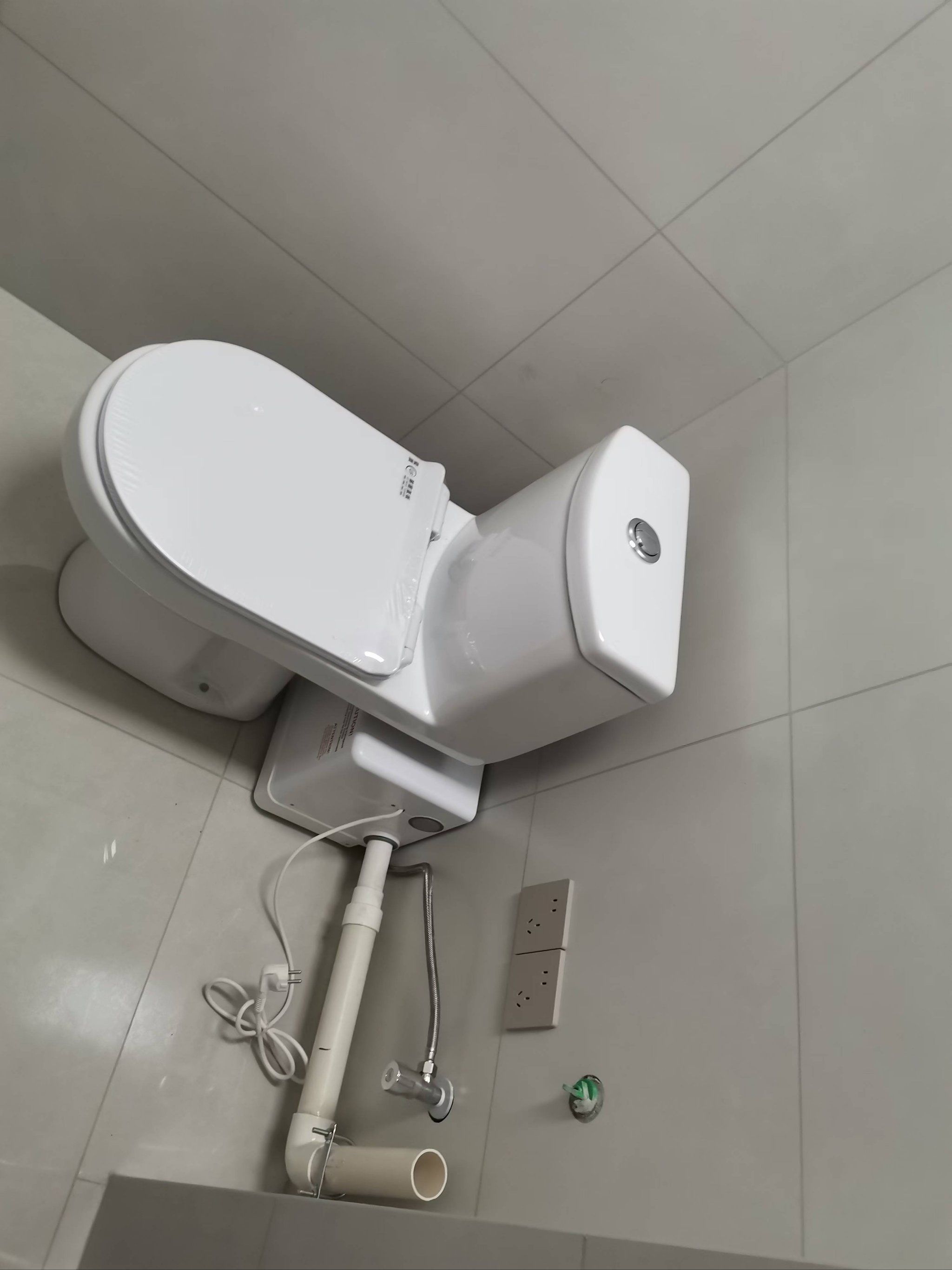 别墅负一层泽德污水提升泵安装完成!