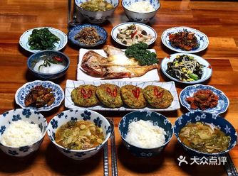 一家三口的晚餐  这是ins上一个幸福的三口之家的日