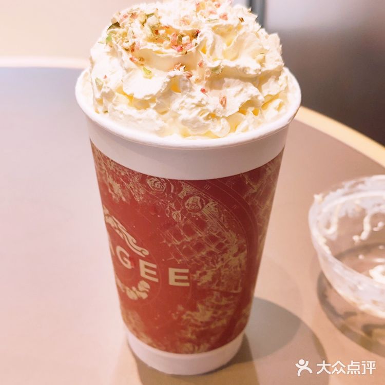 霸王茶姬买一送一，再抽盲盒杯[色]划算的