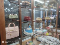 面包甜点陈列柜-东南饼庄(铁路二村店)