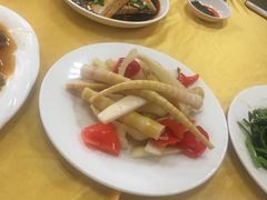 甜椒泡菜-荣生萝卜汤饭店
