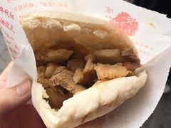 锅魁夹卤肉-洞子口张老二凉粉(文殊院店)