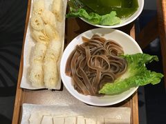 -野山舂·贵州现舂酸汤火锅(鸿通城店)