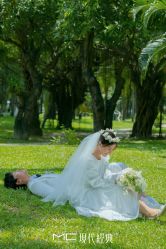 -现代经典婚纱摄影