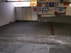 入口-百联又一城停车场