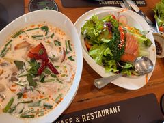 -Chom Cafe and Restaurant