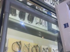 -光明眼镜·蔡司授权(徐泾店)