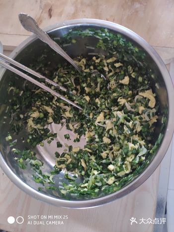 韭菜鸡蛋虾皮馅，活好面醒一下在擀皮，对折包好