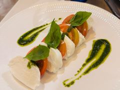 卡布里罗勒番茄佐水牛奶酪色拉-BONAZZA 意大利餐厅