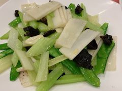 西芹木耳淮山炒百合-誉点壹品酒家(中山八店)