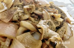 Scallion-braised River Clams