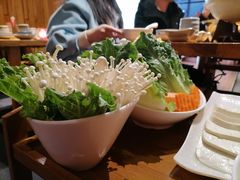 -野山舂·贵州现舂酸汤火锅(鸿通城店)