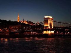 -多瑙河畔鞋履雕塑