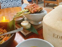 鸡肉牛肉沙爹-三亚艾迪逊酒店·海滩烧烤 BARBACOA·现场乐队·浪漫晚餐·烧烤海鲜