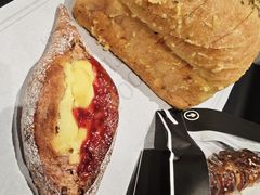 -HOT CRUSH趁热集合·现烤面包(上海环球港店)