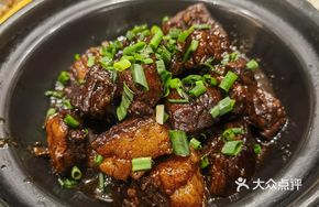 Braised Pork with Steamed Buns