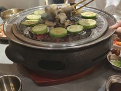-围炉肉舍•炭烤活鳗•丹东海鲜烤肉(步行街店)