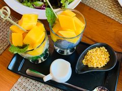 -Chom Cafe and Restaurant