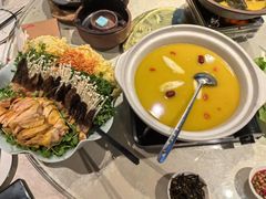 -帅巴人舅母子腊蹄民俗村
