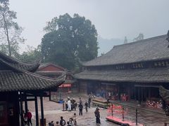 -峨眉山报国寺