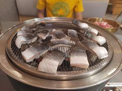 -围炉肉舍•炭烤活鳗•丹东海鲜烤肉(步行街店)