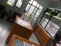 -视野联行眼镜•蔡司•依视路(温江店)