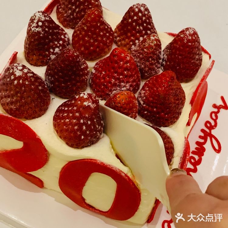 跨年吃到了赵露思同款🍓蛋糕