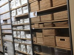 -名创优品(北京新中关购物中心地铁层店)