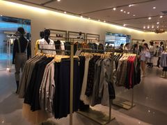 -URBAN REVIVO(高德置地广场·春广场店)