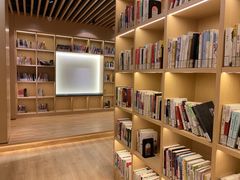 -漕河泾街道图书馆(漕河泾社区文化活动中心店)