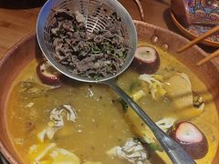 -洱火云南酸菜牛肉火锅(石景山当代商城店)