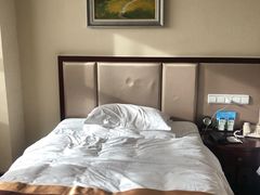 -乌兰湖畔草坪轻奢营地