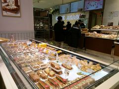 面包甜点陈列柜-巴黎贝甜(常德路店)