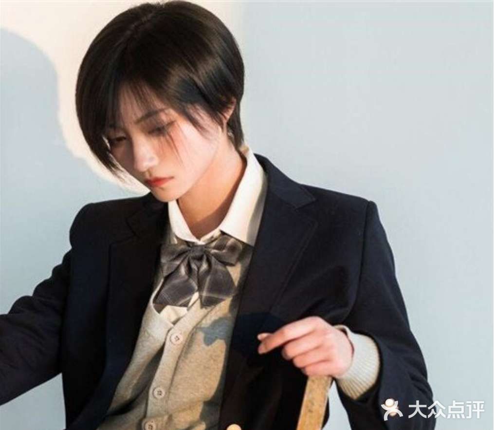漫画系超短发正流行 短发控女生酷帅短发