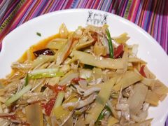 -香巴拉云南餐厅(华莱坞店)