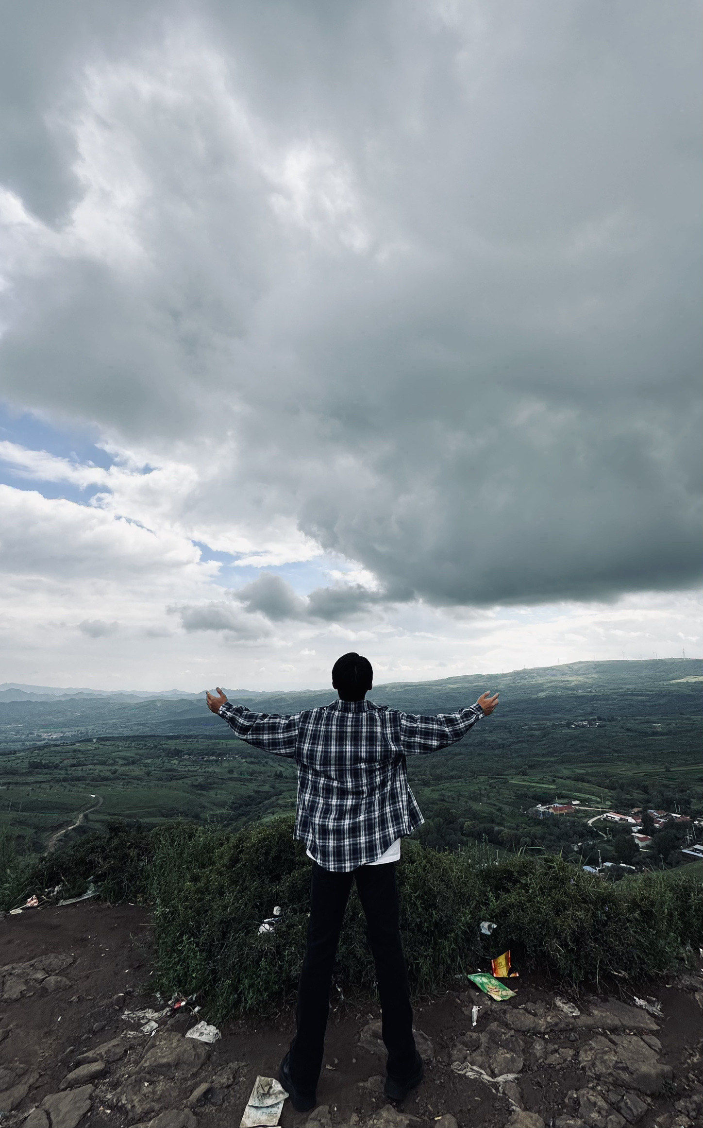 山巅远眺的风景