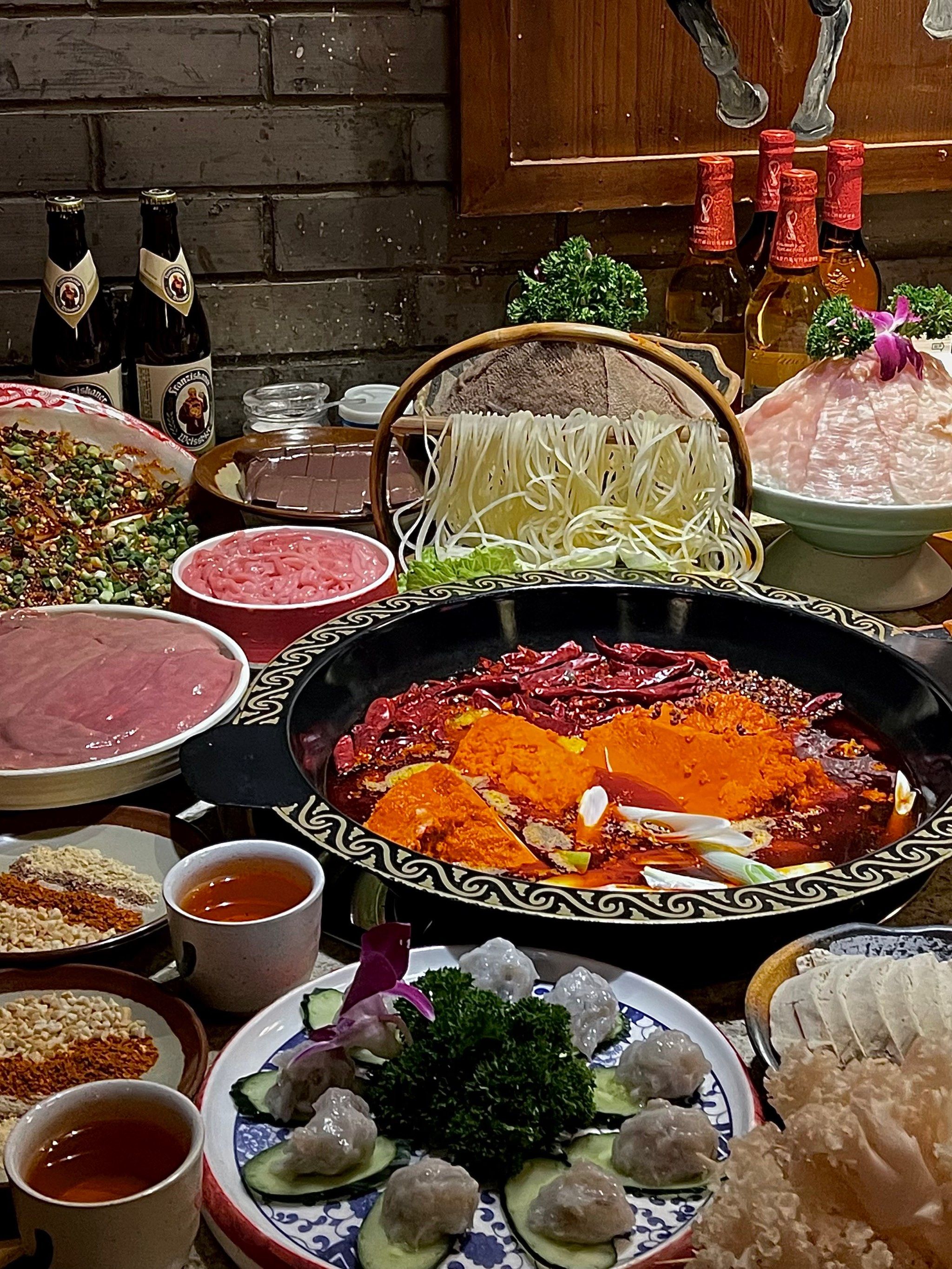 火锅烫的绣球菌和蜂窝豆腐太好吃了,好特别!