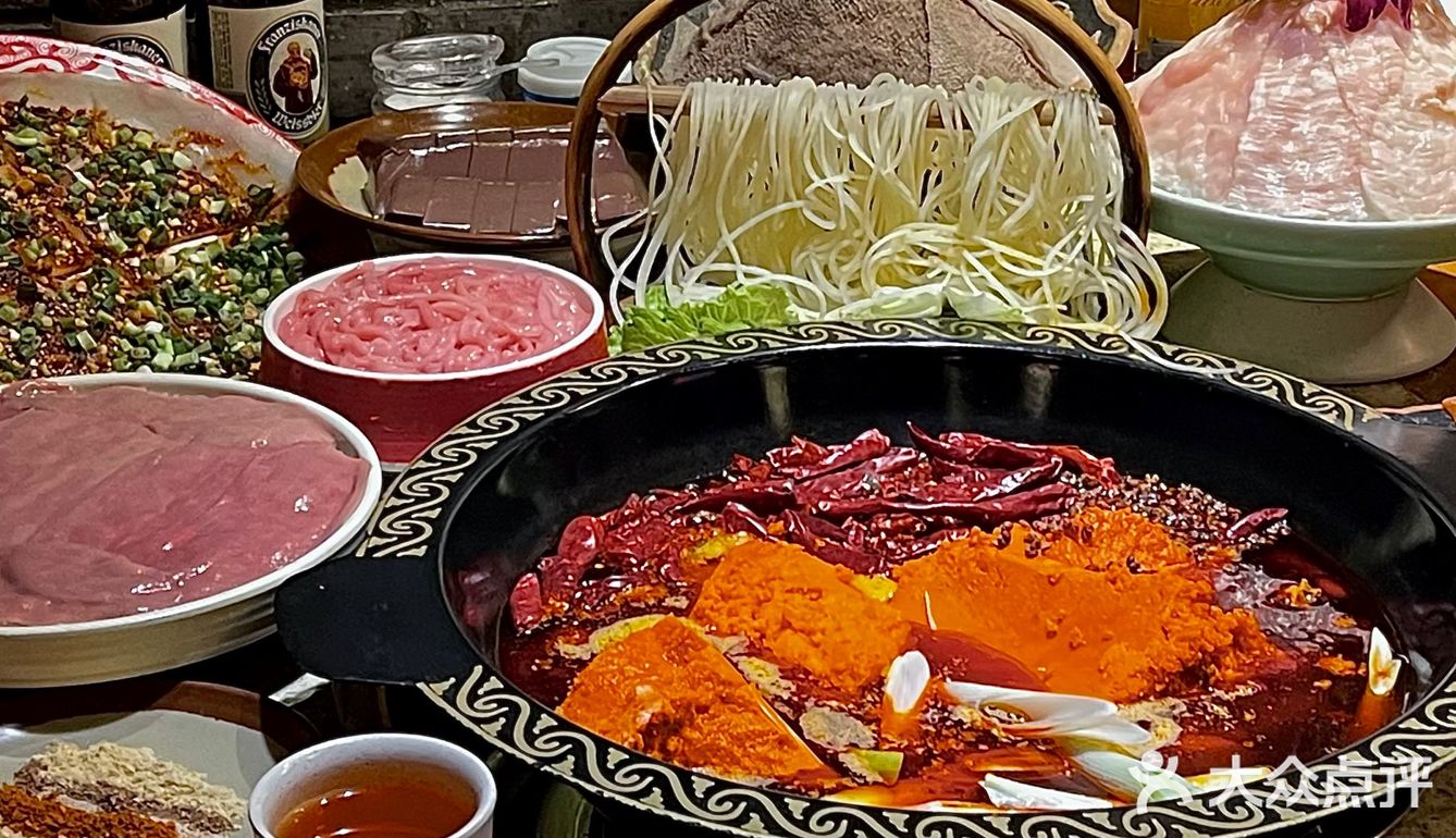 火锅烫的绣球菌和蜂窝豆腐太好吃了,好特别!