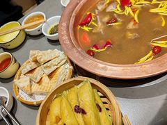 -阿婆情腊排骨火锅·野生菌季(古城旗舰店)