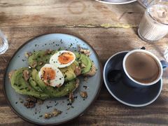 牛油果煮蛋吐司-RAC BAR(安福路店)