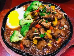 铁板黑椒牛仔骨-万小金辣椒炒肉(三经路店)