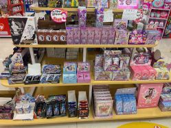 -卡通派潮品玩具折扣仓(青岛新城吾悦广场店)