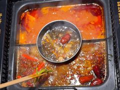 -老牌坊云南鱼豆花火锅(哈西万达店)